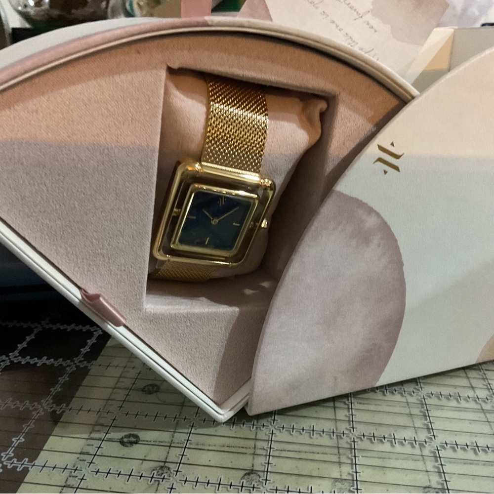 Lady’s Vannan gold watch new in box